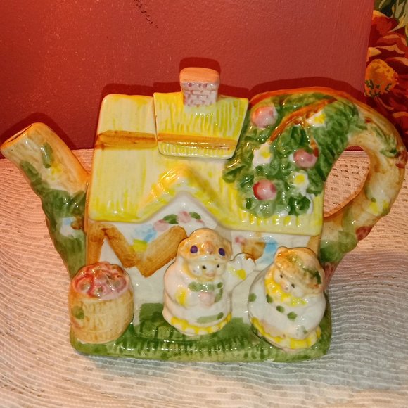 GIRLS YELLOW AND GREEN APPLE AND DUMPLINGS CERAMIC TEA SET - Picture 4 of 12